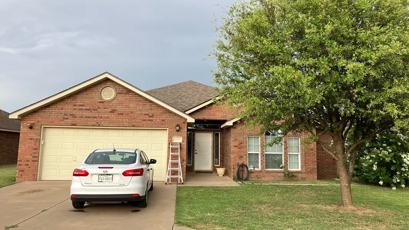 Brick ranch home in Central Texas before its roof replacement